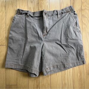 Old Navy chino shorts L